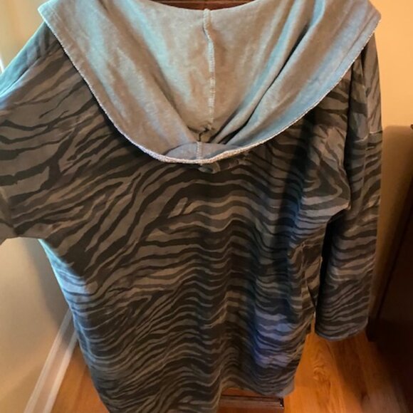 NWT Tempo Paris Zebra Lightweight Duster Topper Cardigan Hoodie Made in Italy L - Picture 2 of 7